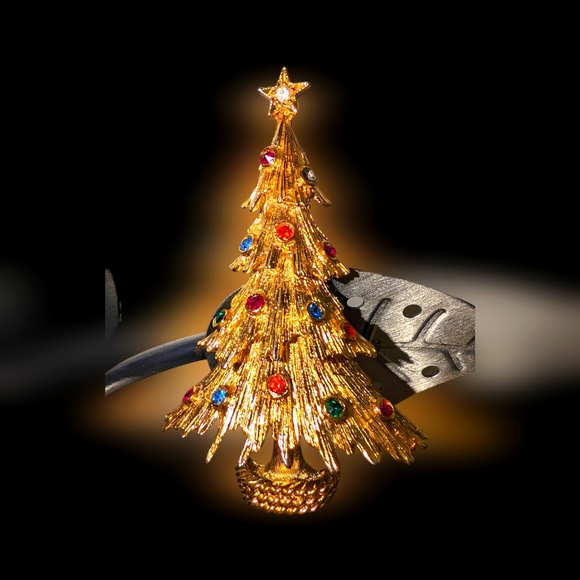 Vintage Monet Christmas Tree Brooch Gold Tone Jewel Tone Rhinestones - Picture 3 of 14